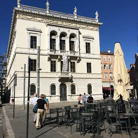 Le Rive Del Revoltella Apartmán *